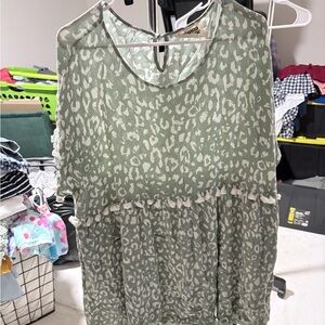 Chic Green Leopard Print Sleeveless Top